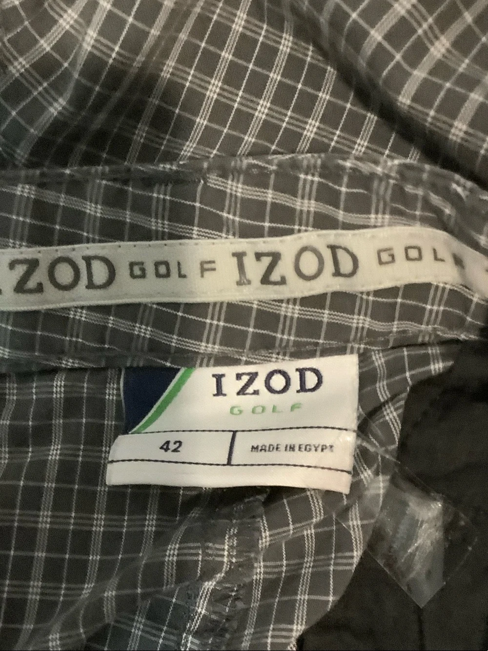 Izod Men’s Gray Plaid Flat Front Shorts